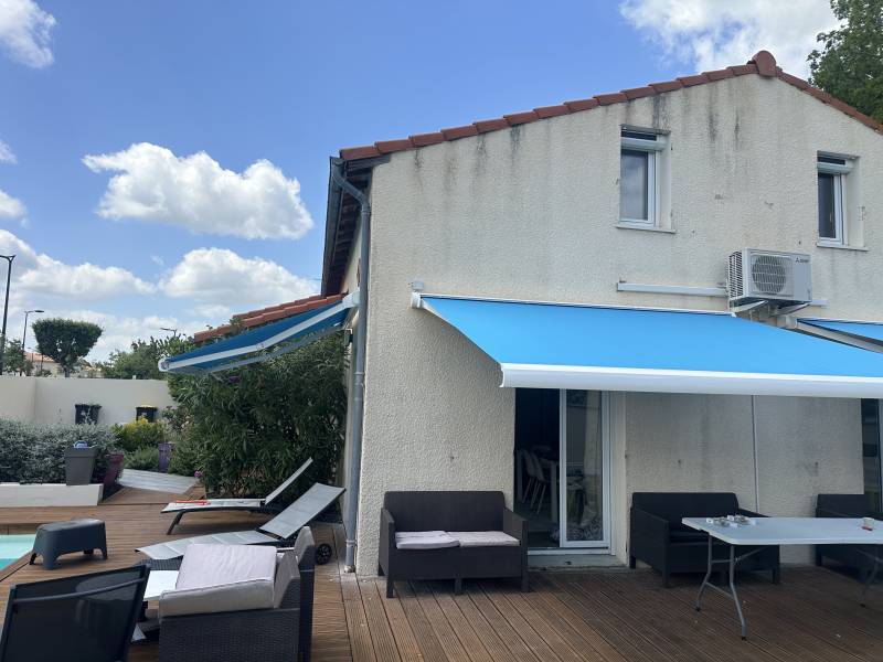 Fourniture et pose de stores banne motorisés type Store coffre SUNEA IO TELIS EOLIS 3D IO à Saint-Jean près de Toulouse